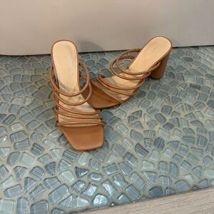 Nine West Women’s Tan Strappy Block Heels. Size 8.5.